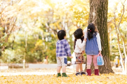 子供が遊ぶ姿