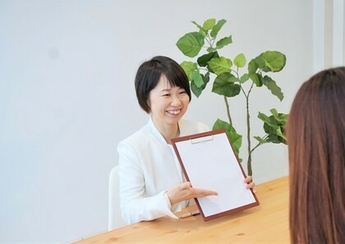 腸もみ　セラピスト