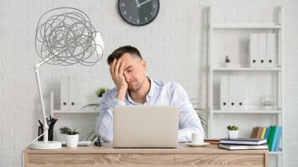 イライラする男性